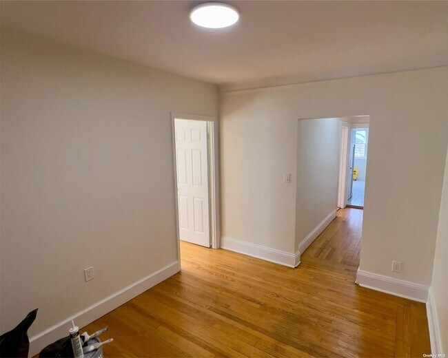 Building Photo - 115-04 Van Wyck Expy