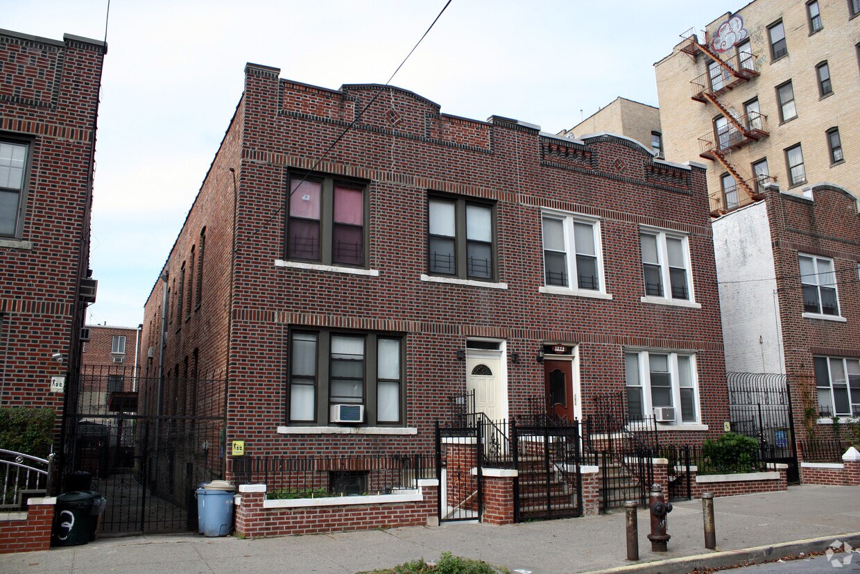 Primary Photo - 1277 Commonwealth Ave