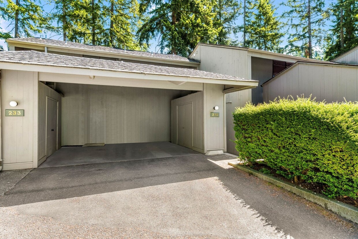 Primary Photo - Great Grass Lawn Community Condo