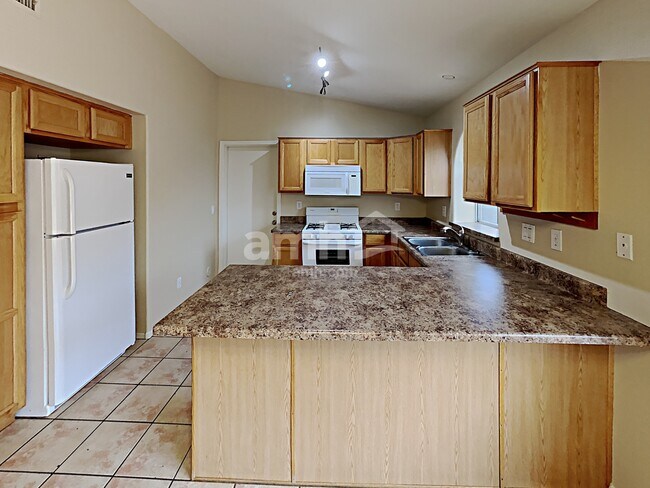 Building Photo - 12751 W Palm Ln