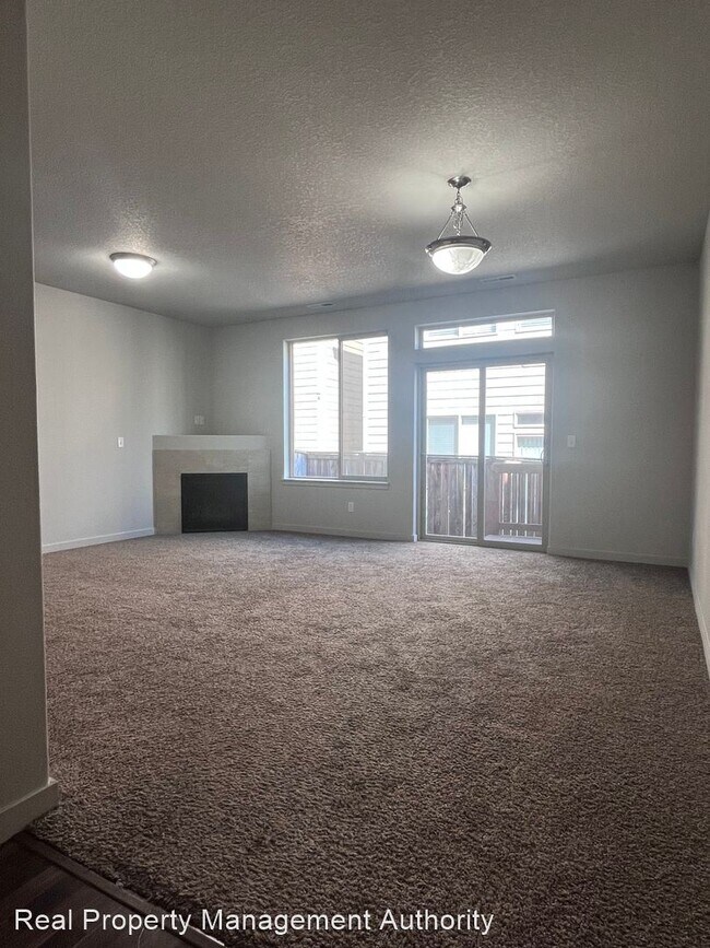 Foto del edificio - 3 br, 2.5 bath House - 13104 NE 25th St
