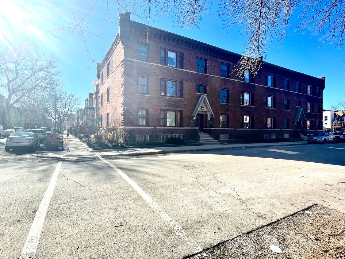 Primary Photo - 2543 W Iowa St