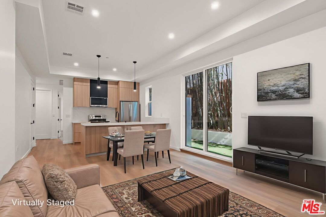 Foto principal - 259 S Park View St