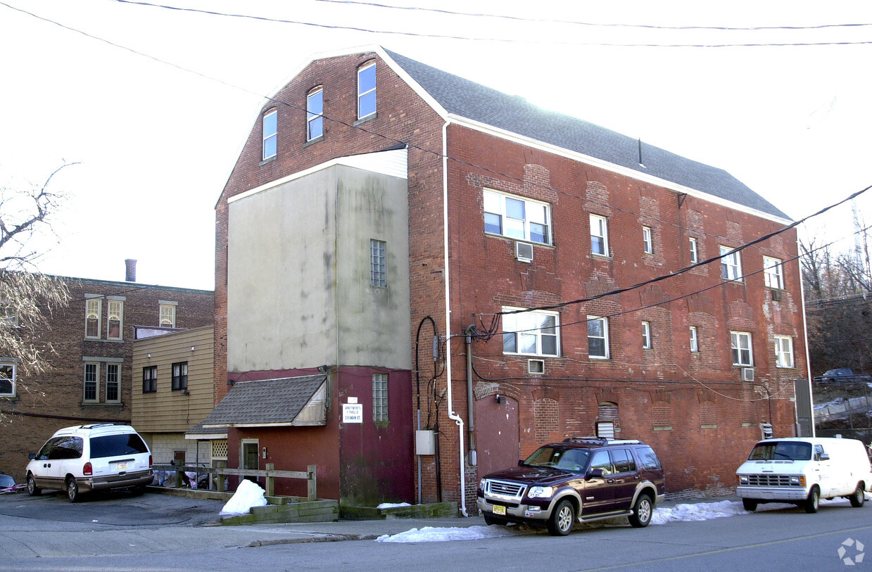 Building Photo - 214-216 Main St