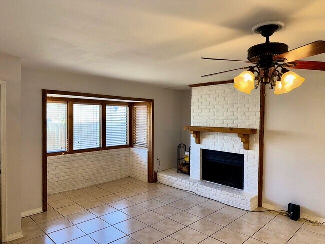 Foto del edificio - Available Now!