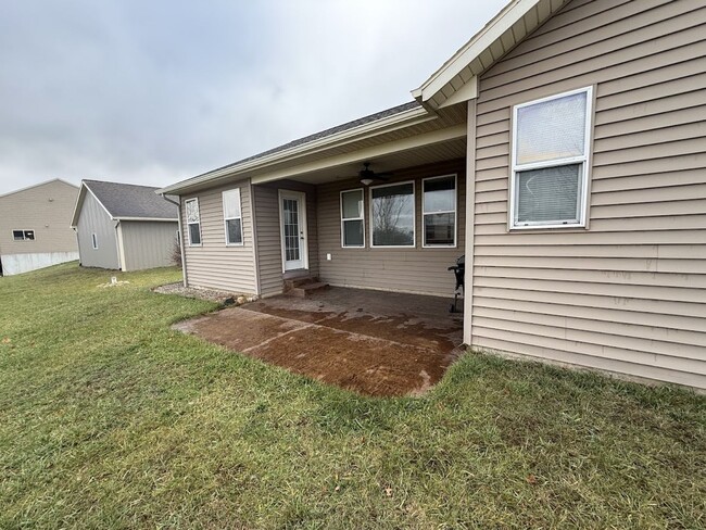 Building Photo - Four Bedroom Home in Shelbyville