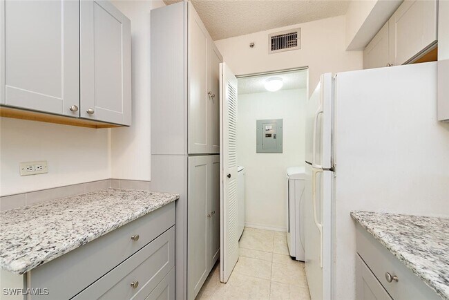 Foto del edificio - 8861 Colonnades Ct W