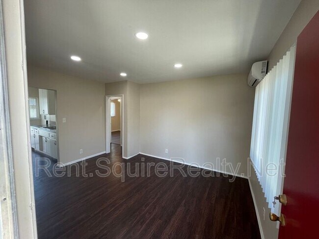 Building Photo - 417 W Crescent Dr