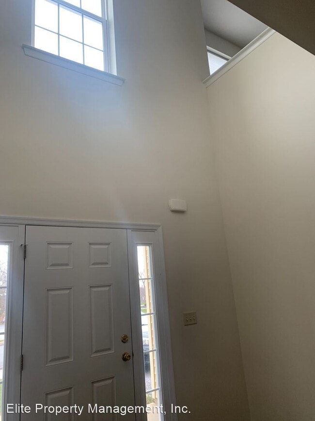 Building Photo - 3 br, 2.5 bath House - 2302 Sunny Hill Cir