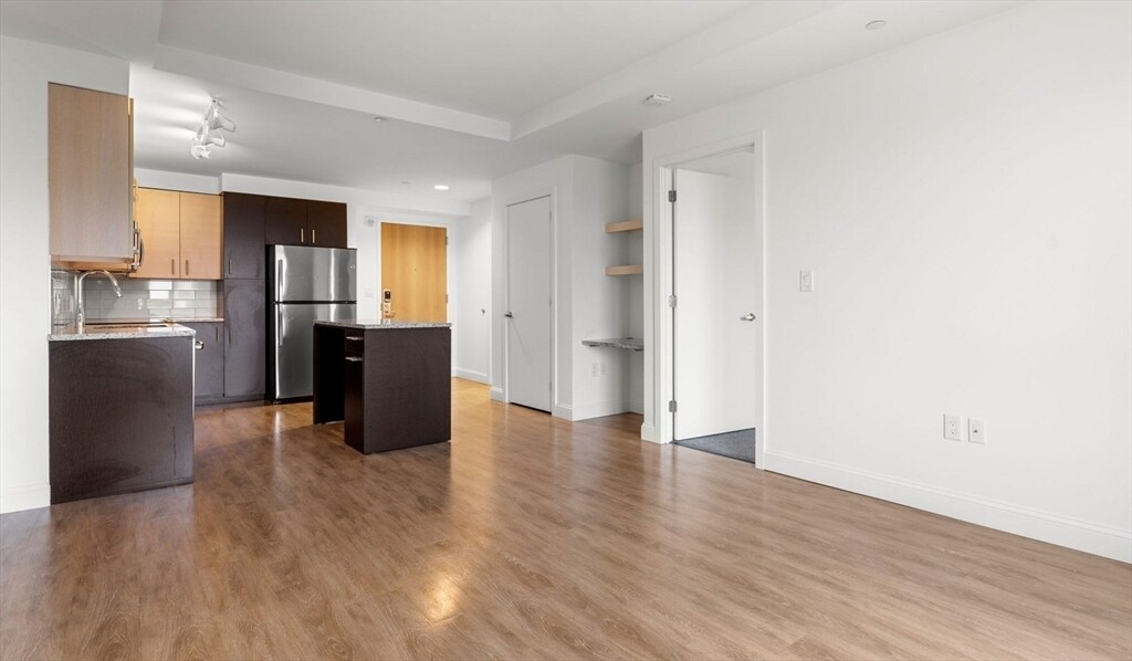 Foto principal - 99 Kneeland St