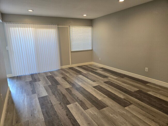 Foto del edificio - Fantastic and spacious 2 beds, 1.5 bath townhome in Phoenix