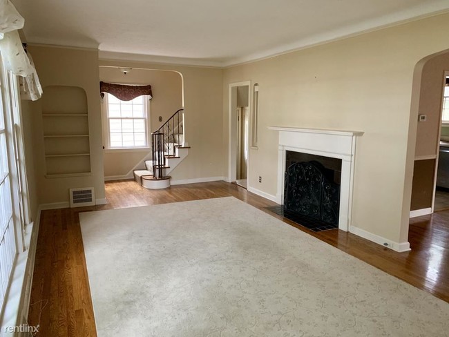 Building Photo - 3 br, 1.5 bath House - 3881 Silsby Rd