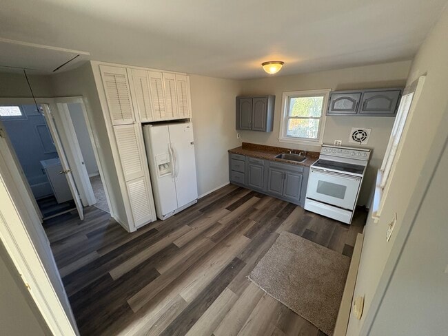 Building Photo - 2 Seawanhaka Ave