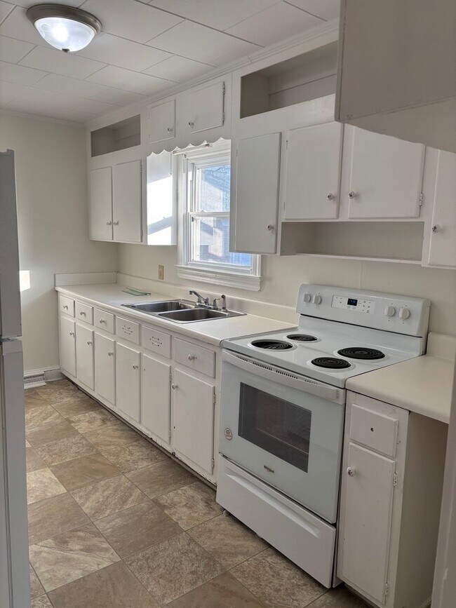 Foto del edificio - 3 BED, 1 BATH HOME IN GREYSTONE AREA, $1450 MONTH, $1450 DEPOSIT