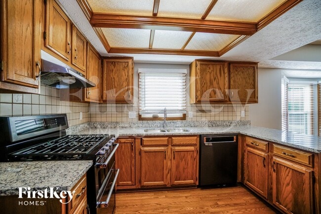 Building Photo - 13008 Oakmere Dr