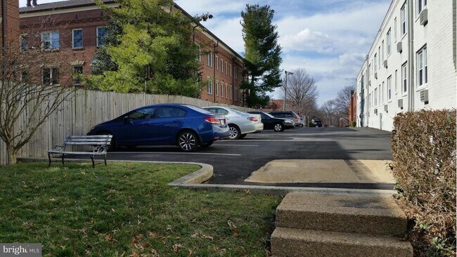 Foto del edificio - 402 Bashford Ln