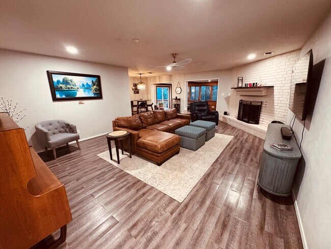 Foto del edificio - 249 Wedgewood Ln