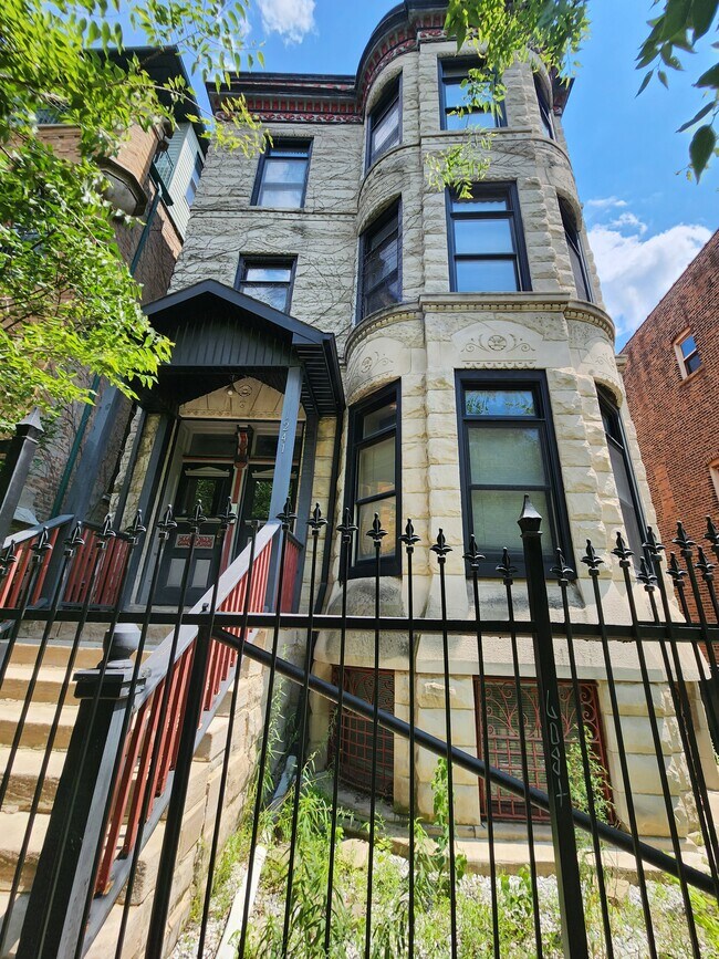 Building Photo - 1241 N Wolcott Ave