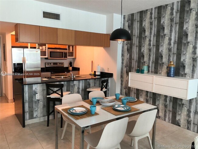 Foto del edificio - 1750 N Bayshore Dr