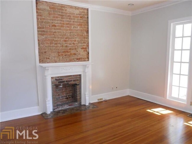 Building Photo - 417 4th St NE