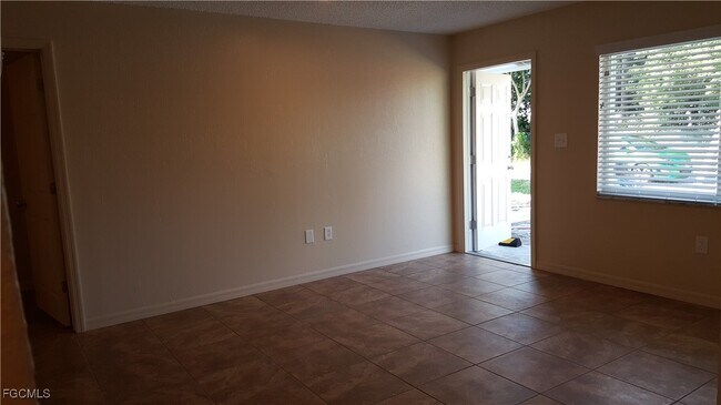 Foto del edificio - 312 Hubbard Ave