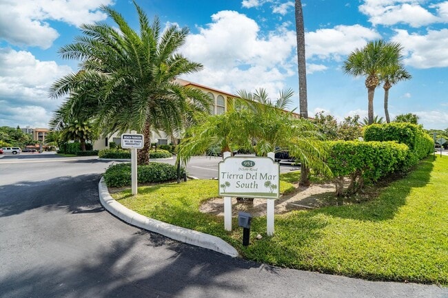 Building Photo - 951 De Soto Rd
