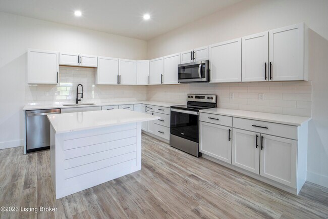 Building Photo - 64 Garden Dr
