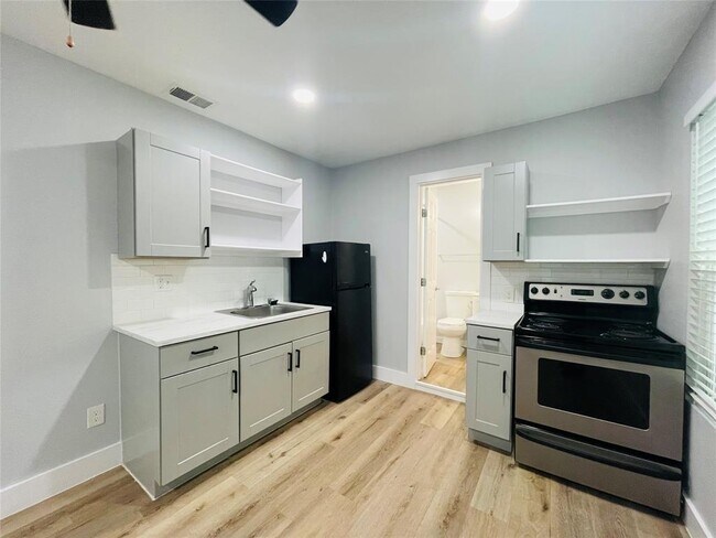 Foto del edificio - 9205 Georgian Dr