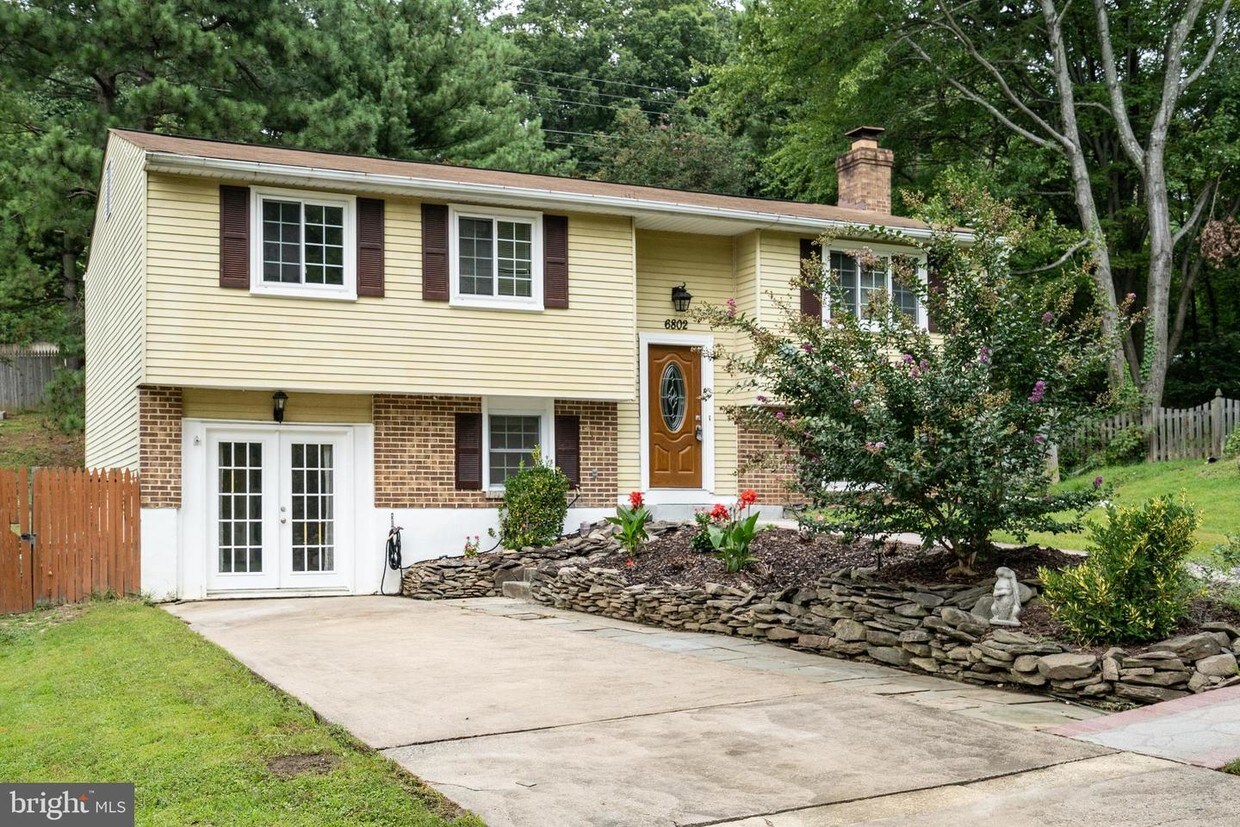 Primary Photo - 6802 Moon Rock Ct