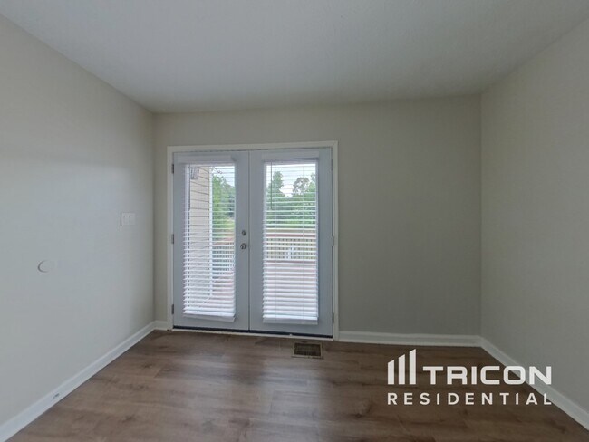 Foto del edificio - 325 Cypress Ln