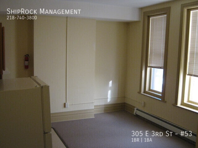 Building Photo - 305 E 3rd St