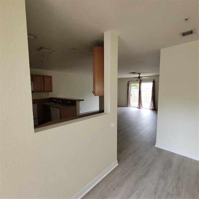 Foto del edificio - 304 SE Bloxham Way