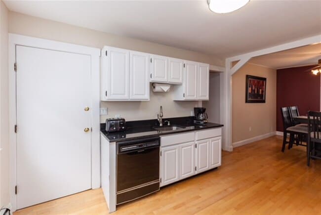 Building Photo - 36 Florence St