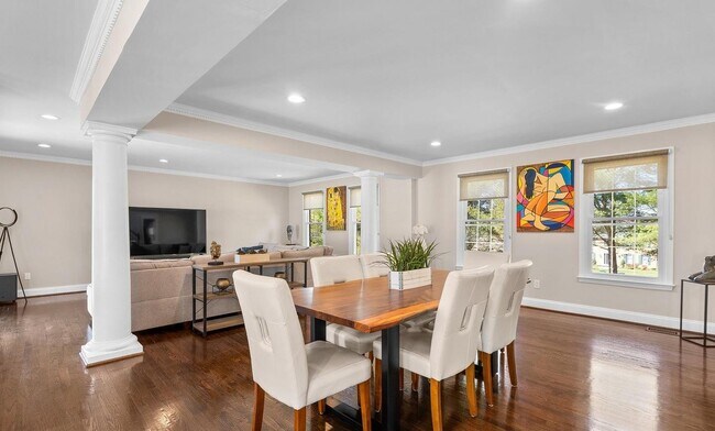 Foto del edificio - 8620 Stableview Ct