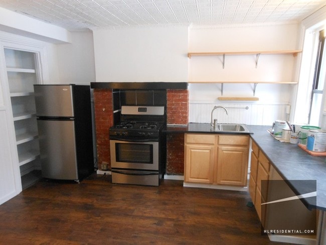Building Photo - 413 10th St