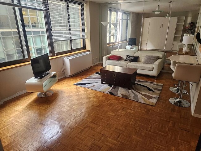 Foto del edificio - 161 W 61st St
