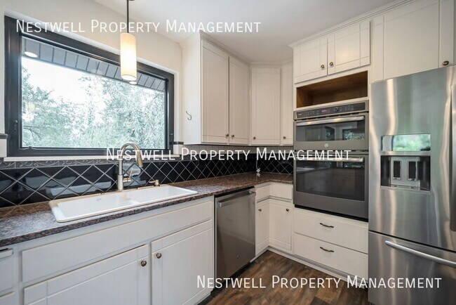 Foto del edificio - 659 Halifax Ct