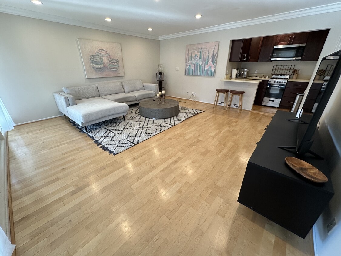 Foto principal - 21431 Salamanca Ave