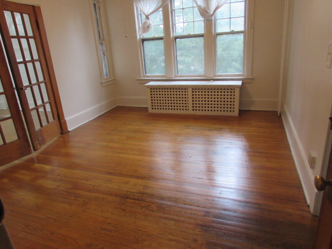 Primary Photo - 921 Park Ave