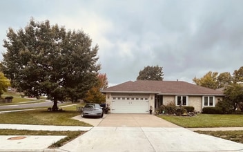 Building Photo - 3611 SW Red Hawk Ct