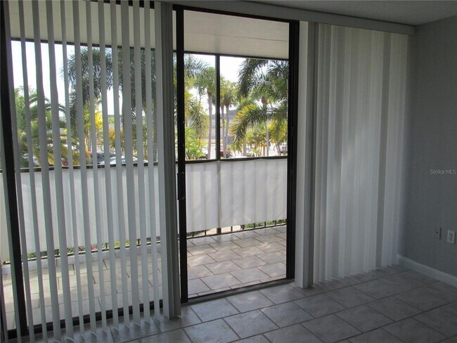 Building Photo - 618 Bird Bay Dr S