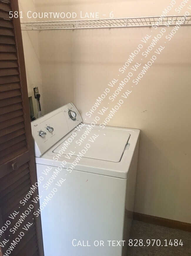 Foto del edificio - 581 Courtwood Ln