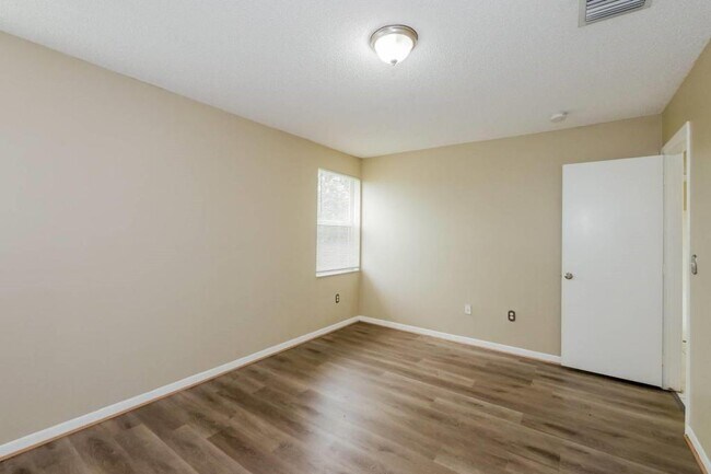 Building Photo - 669 NW 151st Ave