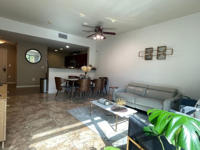 Foto del edificio - Large 1 Bedroom 1 Bath next to Petco Park