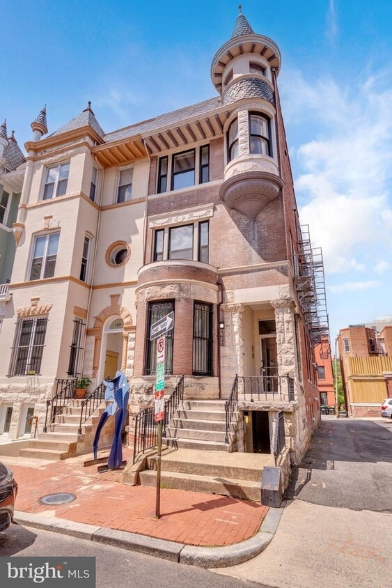 Building Photo - 1420 Hopkins St NW