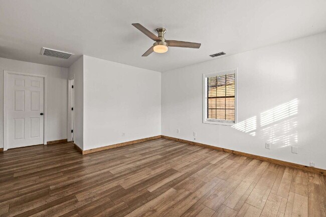 Foto del edificio - Stylish 3 Bed, 2 Bath Renovated Duplex in the Heart of Rincon!