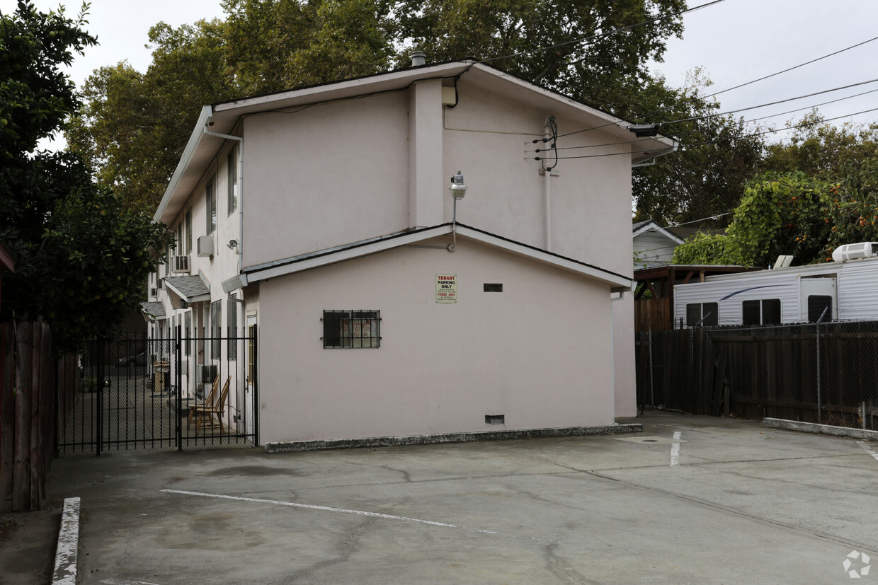 Building Photo - 1621 U St