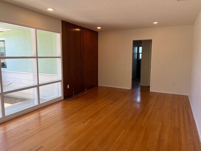 Building Photo - 3 bedroom house for rent
