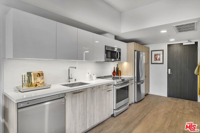 Foto del edificio - 2801 Sunset Pl