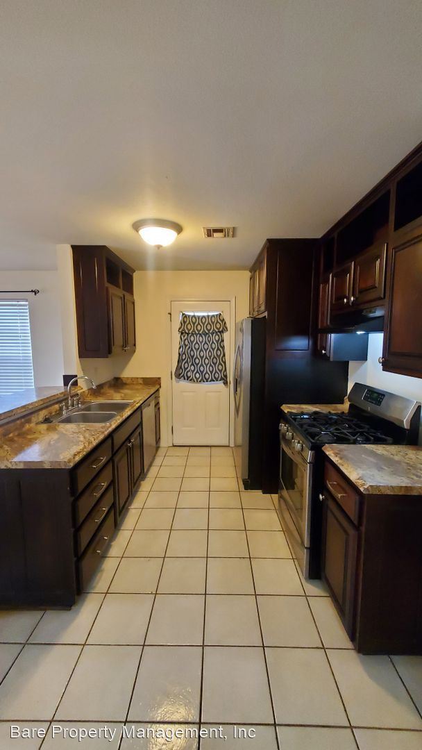 Building Photo - 3 br, 2 bath House - 1205 Meadowlake Drive